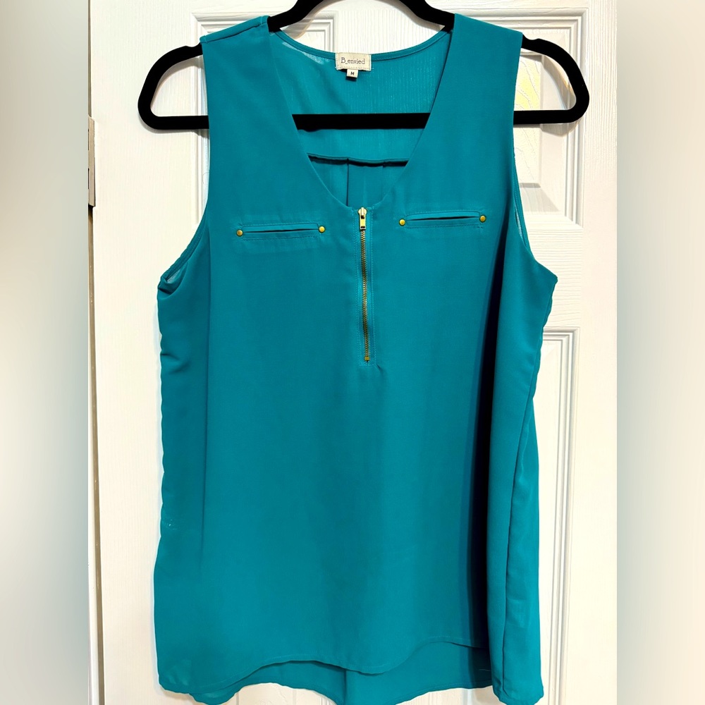 Women’s Medium zipper tank. Wide strap, work appropriate! Teal color.